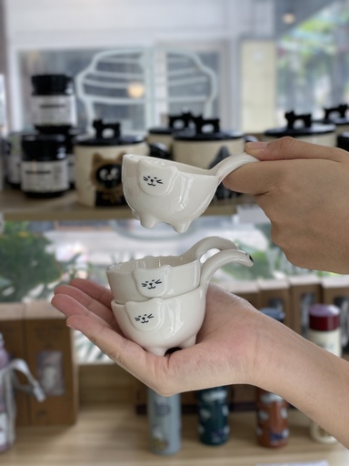 Cat sauce cup